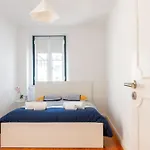 Modern Bairro Alto Hostel *