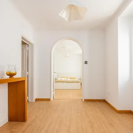 Modern Bairro Alto Хостел *